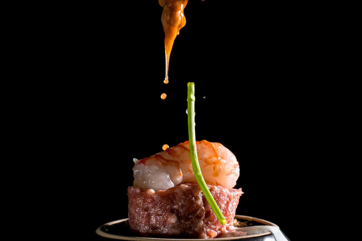 Tartare di fassona e gamberi - Massimo Viglietti Al Taki off, Massimo Viglietti mediatore in cucina fra Italia e Giappone